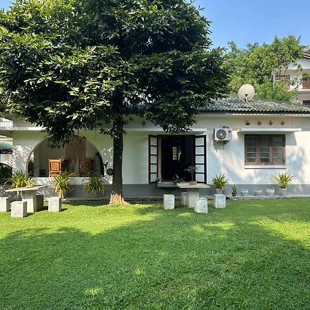 Thomasz Lodge 康提 外观 照片